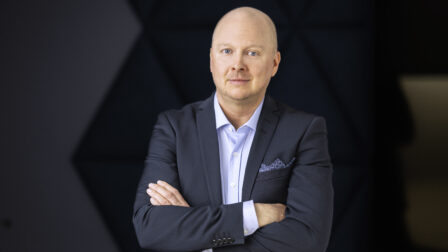 Teemu Pitkänen, Director Healthcare Nordic i Berner Medical, portrett mot svart bakgrunn